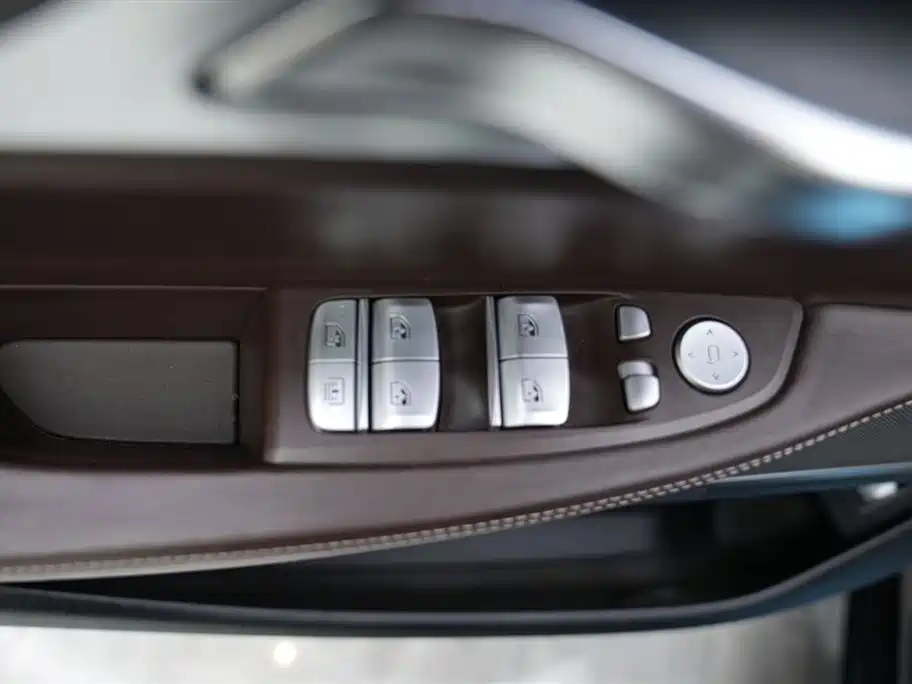 BMW 7 Series 2016 740Li Luxury фото 17