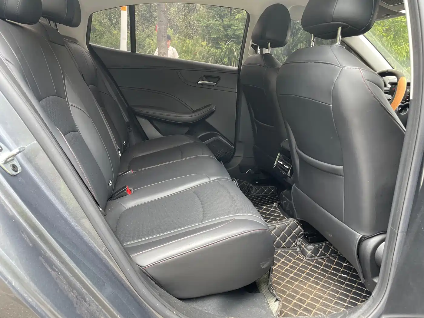 Фото 8 - Roewe i5