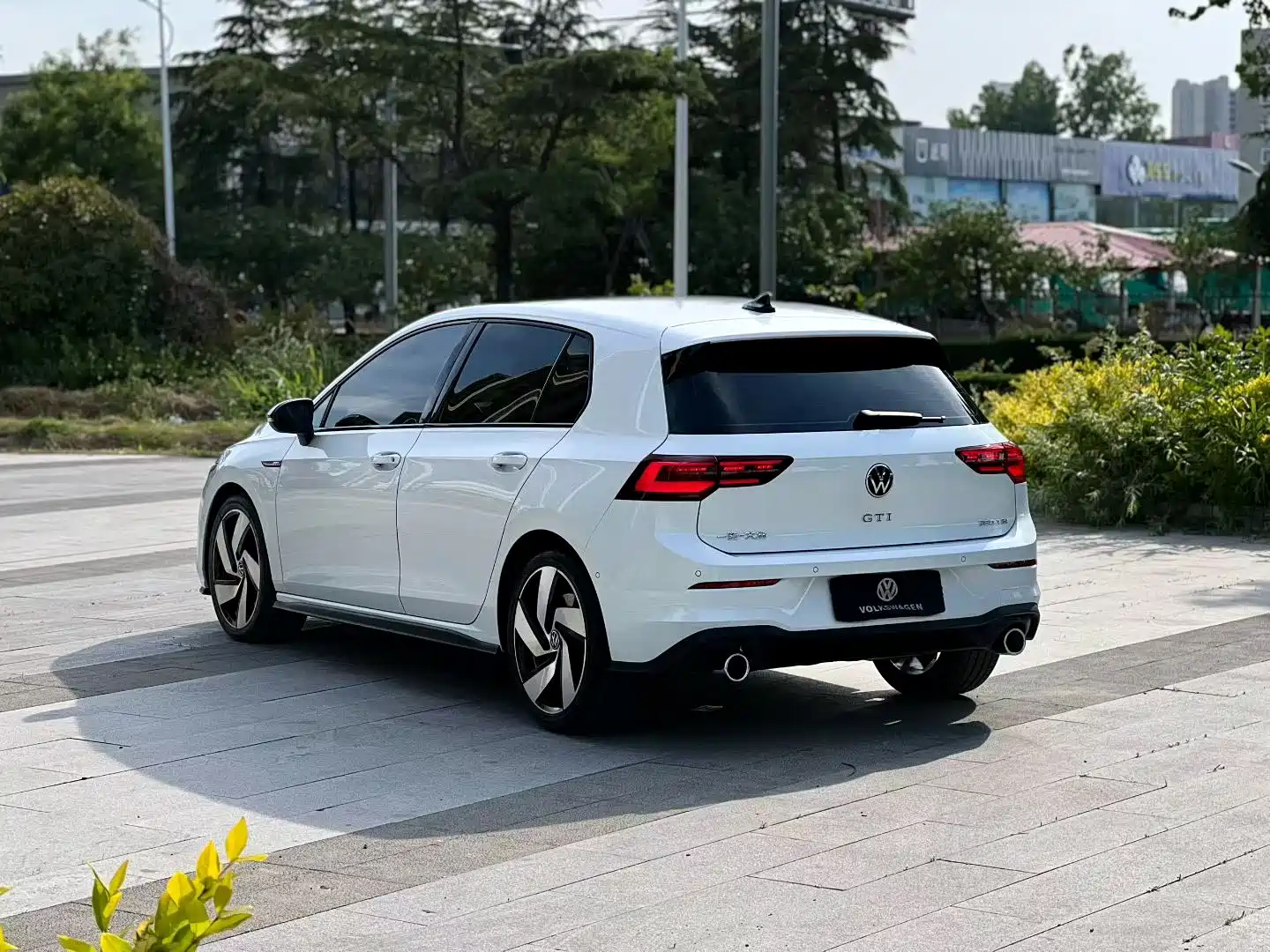 Photo 7 - Volkswagen Golf GTI