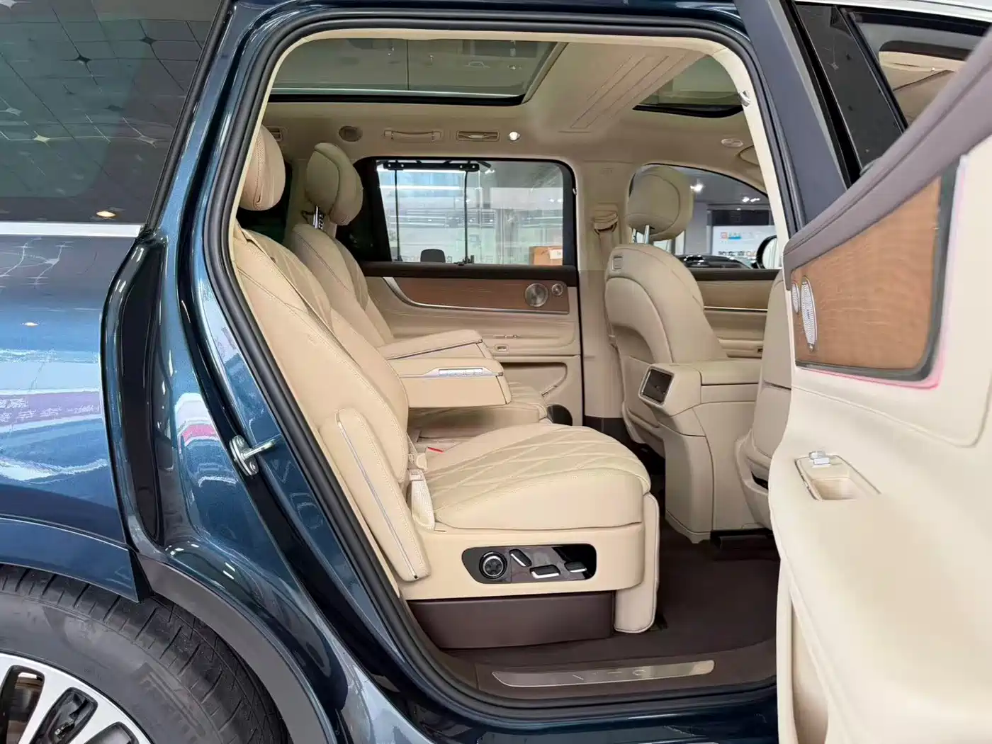 Aito M9 2025 2025 Extended Range Ultra 52kWh 6-Seater