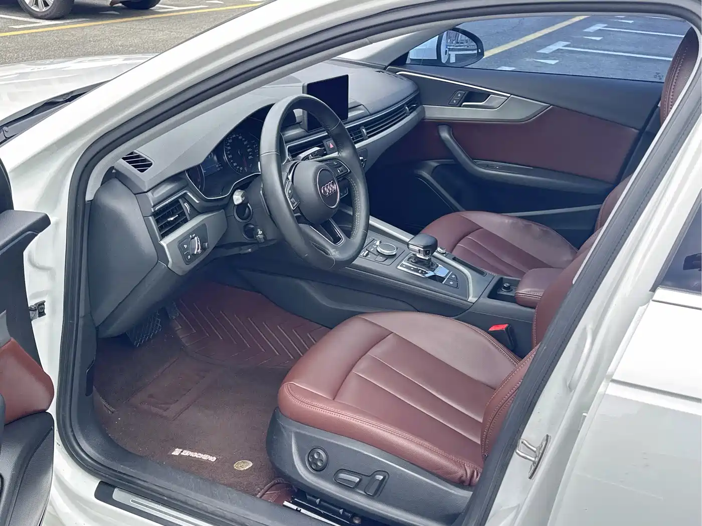 Фото 4 - Audi A4L