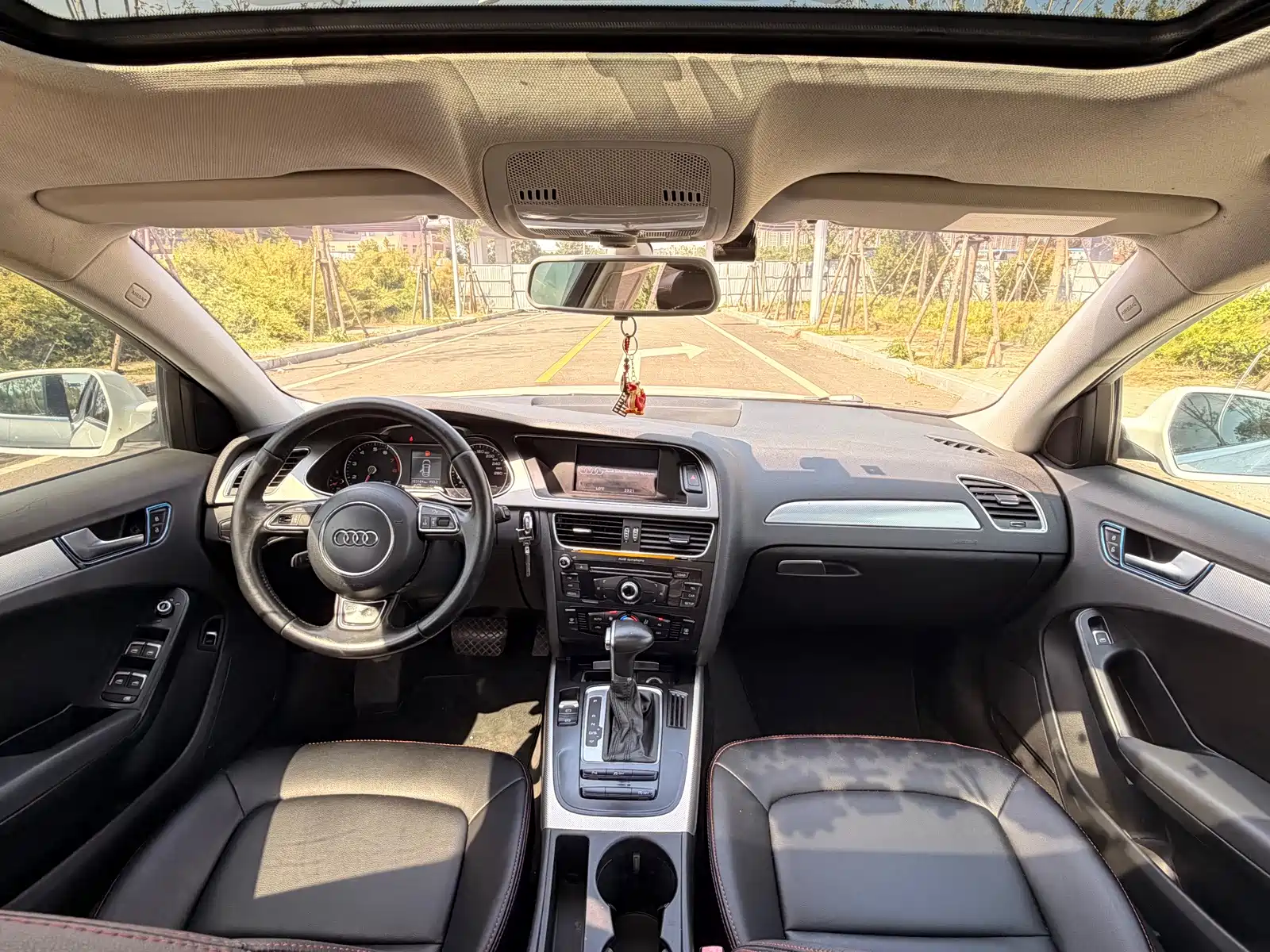 Фото 13 - Audi A4L