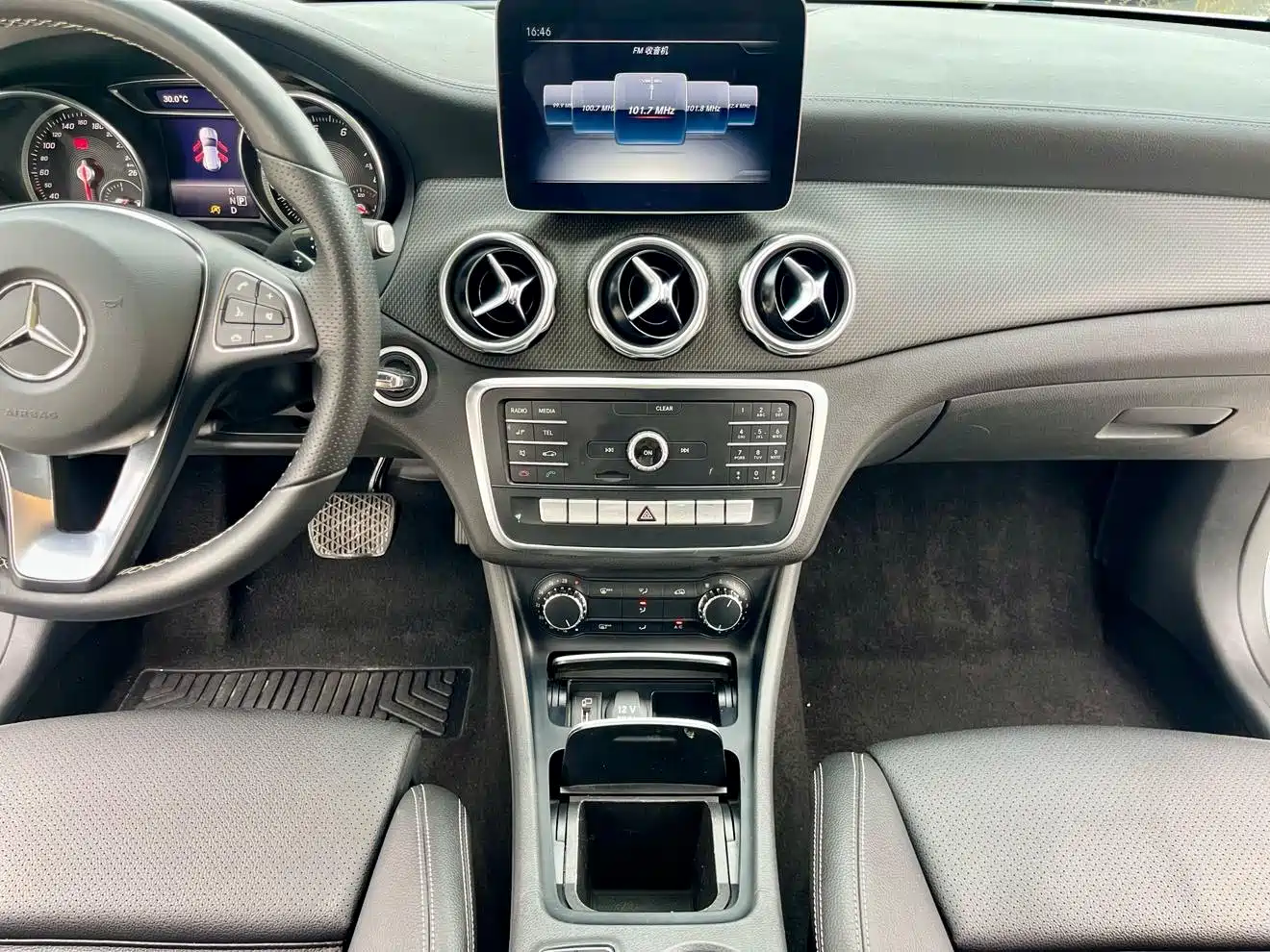 Mercedes-Benz GLA 2018 GLA 200 Fashion фото 14