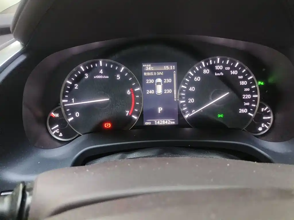 Фото 4 - Lexus RX