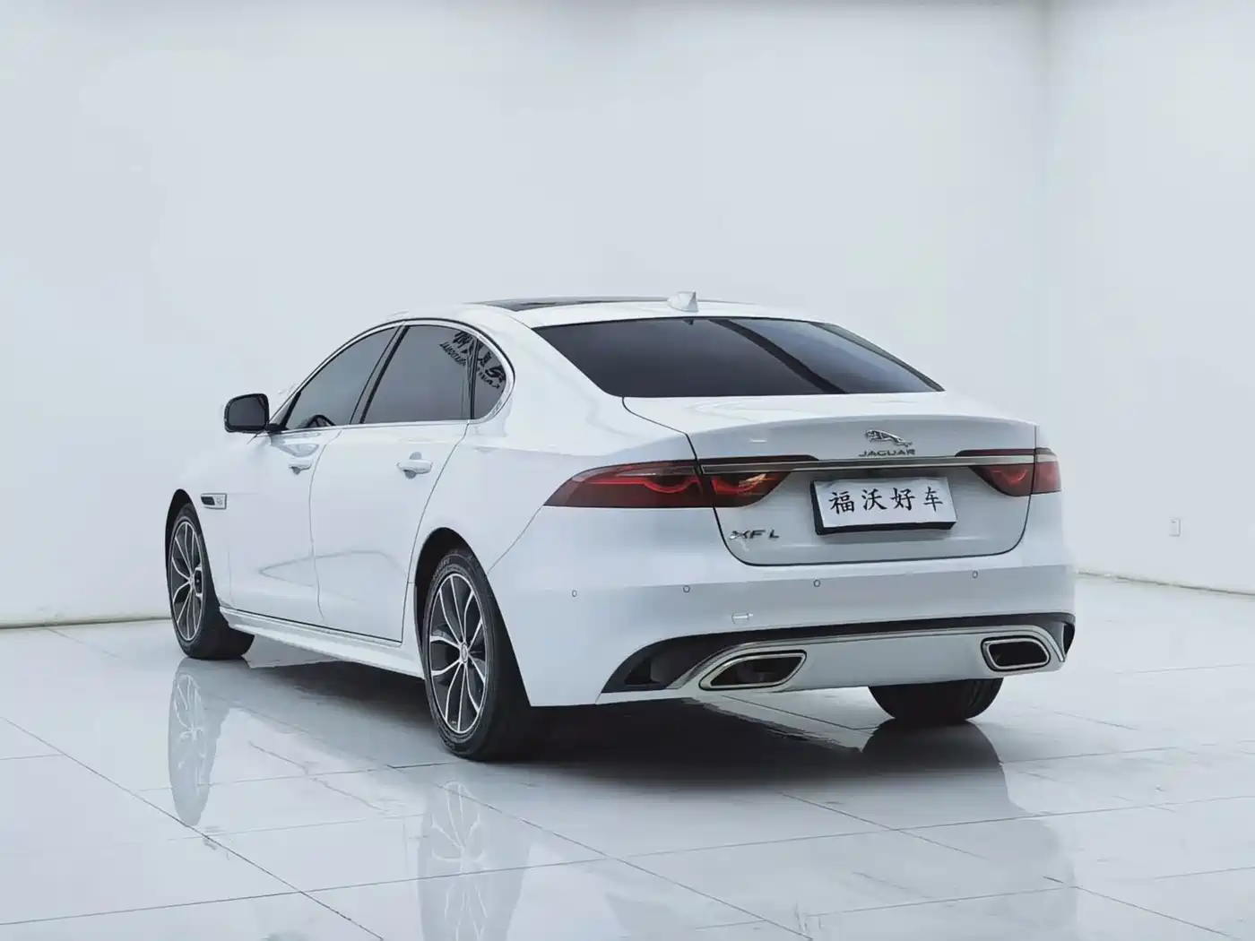 Photo 32 - Jaguar XFL