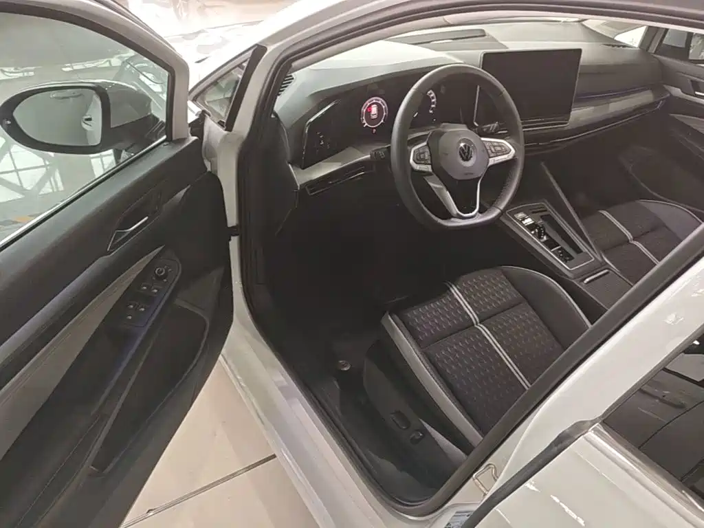 Photo 16 - Volkswagen Golf