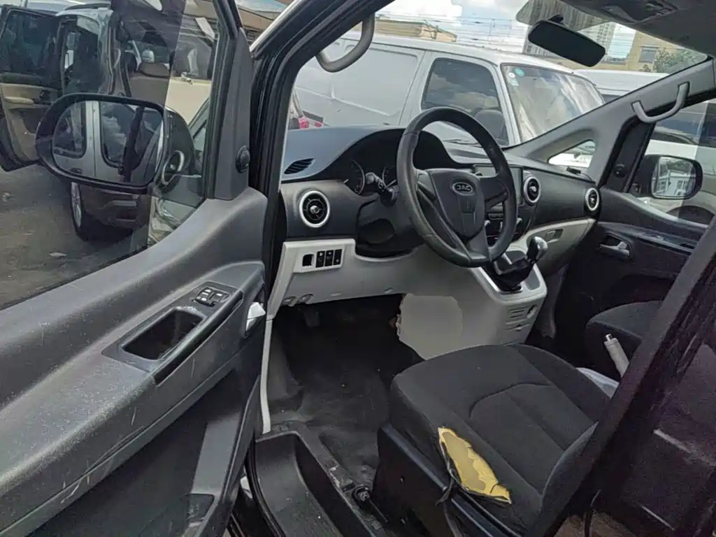 JAC Refine M3 2023 2023 PLUS 1.8L Comfort 7/8-seater