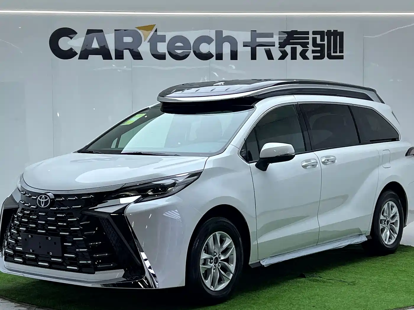 Toyota Granvia 2024 2.5L Hybrid Comfort