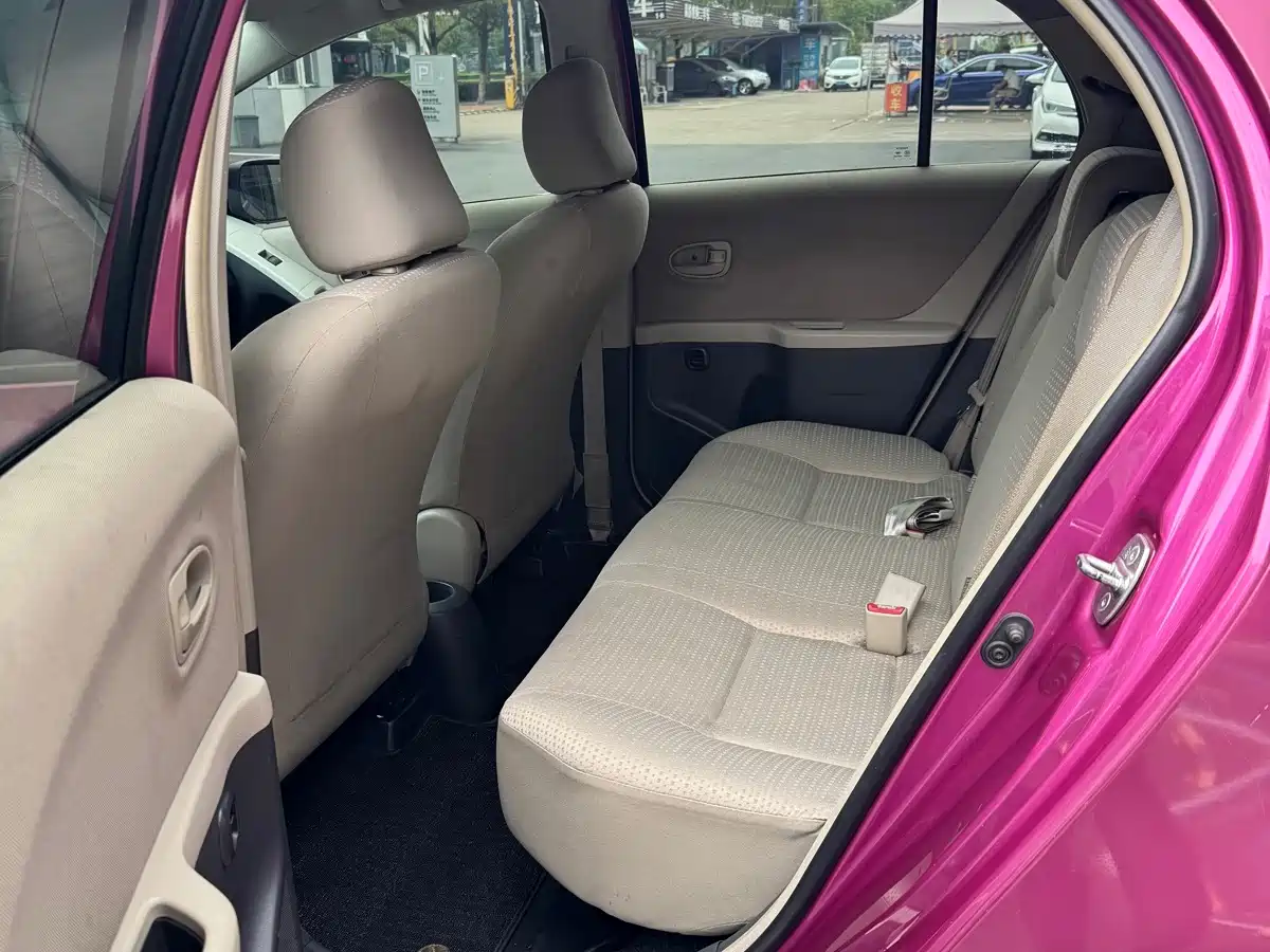 Toyota Yaris 2012 2011 1.6E Auto Charm Edition