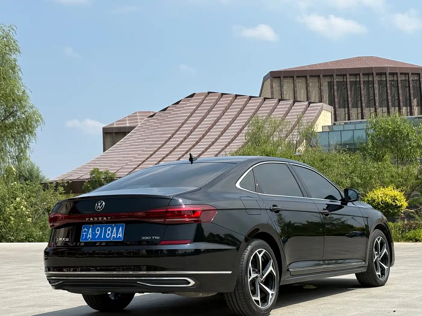 Volkswagen Passat 2025 2025 Outstanding 380TSI Dragon Soaring Edition