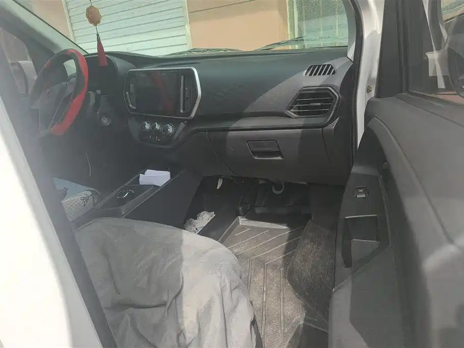 CHANGAN CHANGAN RUIXING EM60