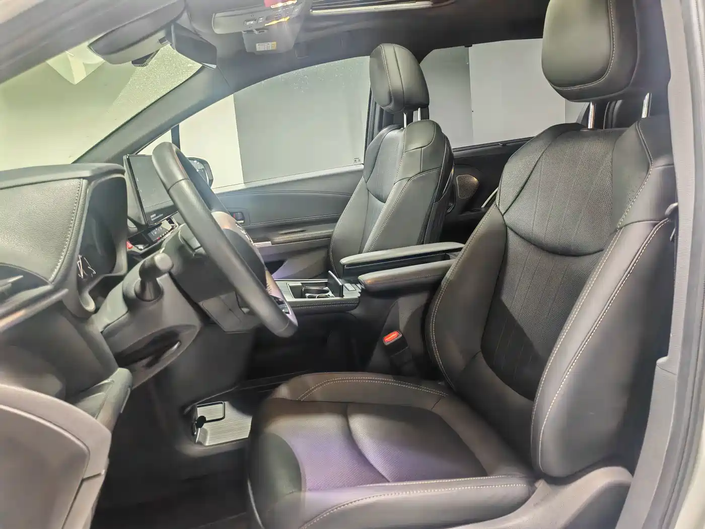 Toyota Sienna 2025 2024 2.5L Hybrid Ultimate Premium Edition