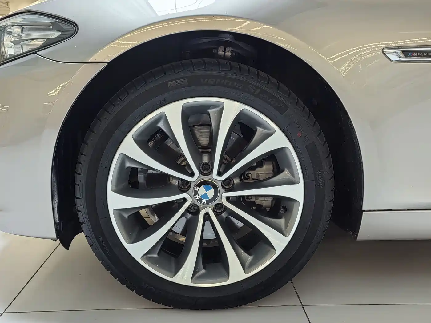 BMW 5 Series 2017 525Li Leading Edition фото 4