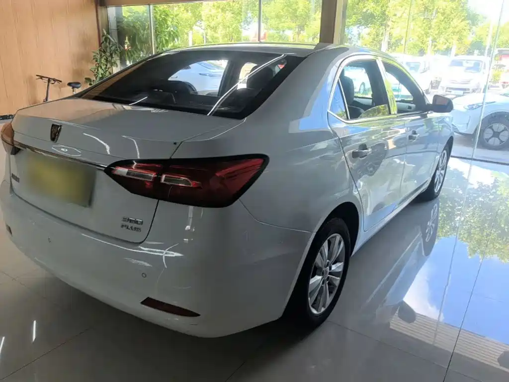 Фото 7 - Roewe 360