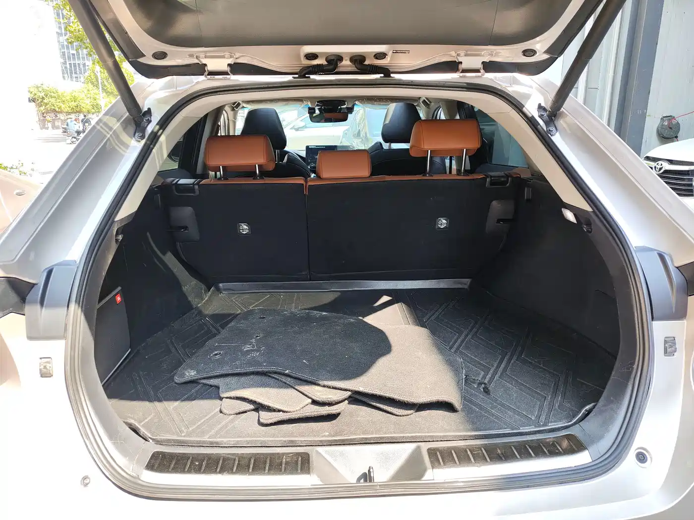 Photo 8 - Toyota Venza