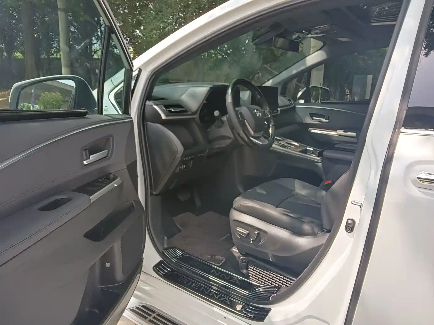 Toyota Sienna 2025 2024 2.5L Hybrid AWD Luxury Edition