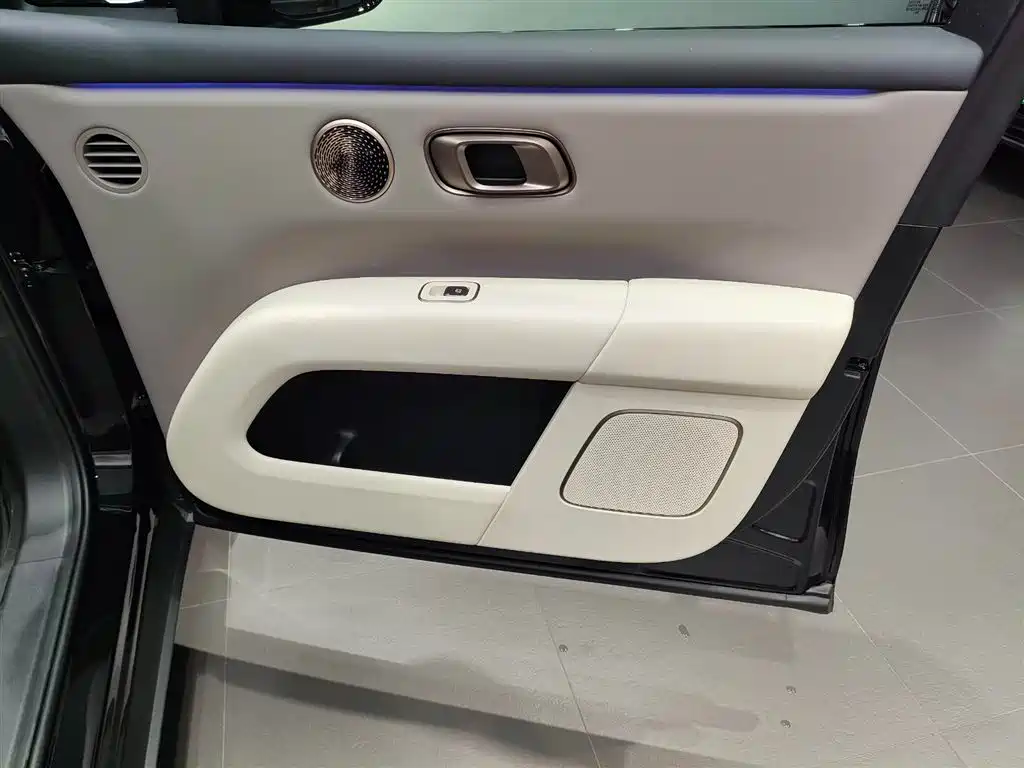 Li Auto i6 2026 2025 2WD Base Model