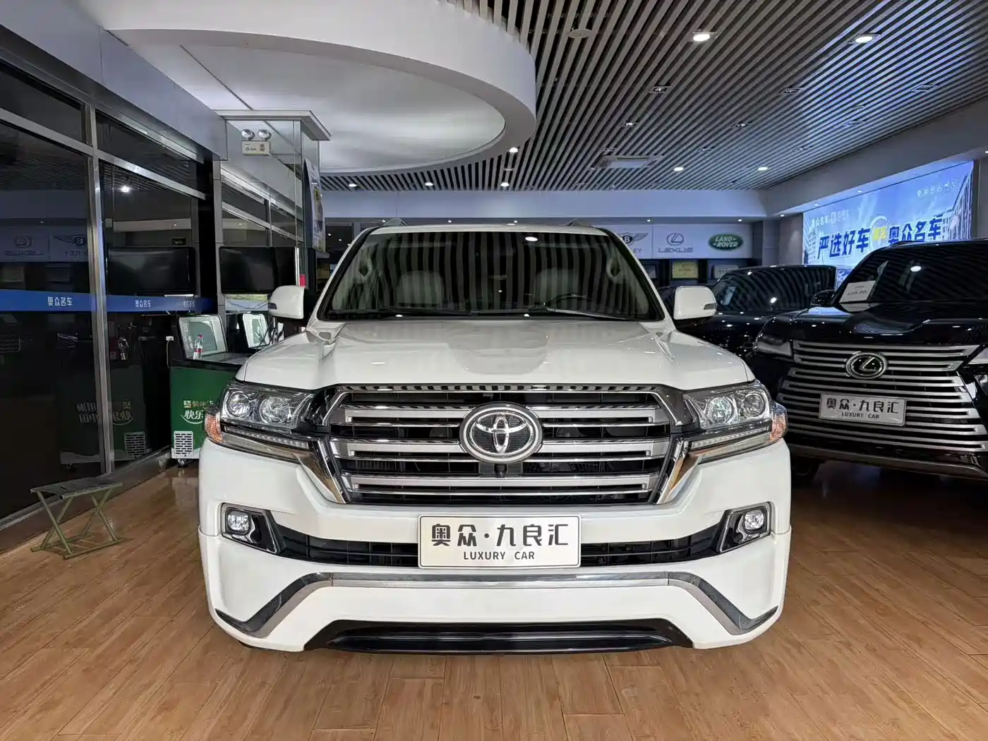 Toyota Land Cruiser (Import) 2019