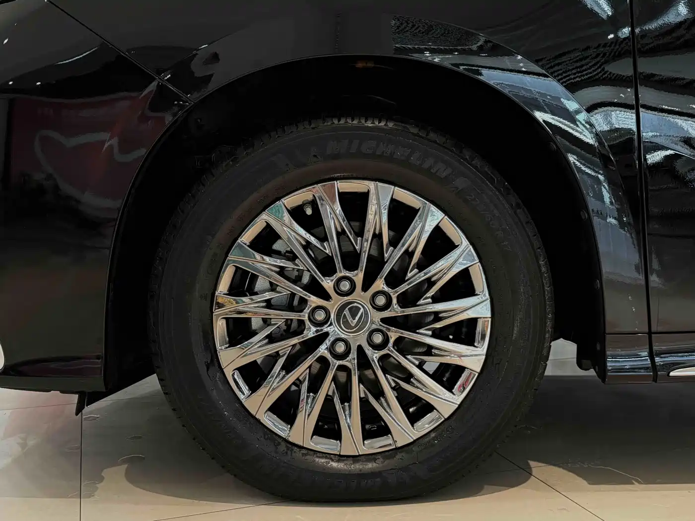 Lexus LM 2020 300h 4-Seat Imperial Edition фото 20
