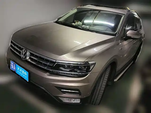 Volkswagen Tiguan L 2018 380TSI Automatic AWD Luxury Edition — фото 1