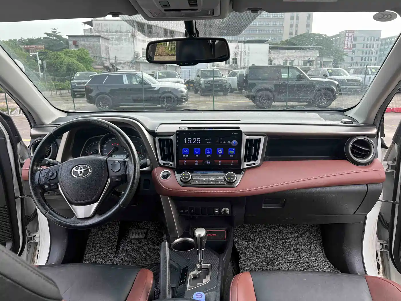 Фото 12 - Toyota RAV4