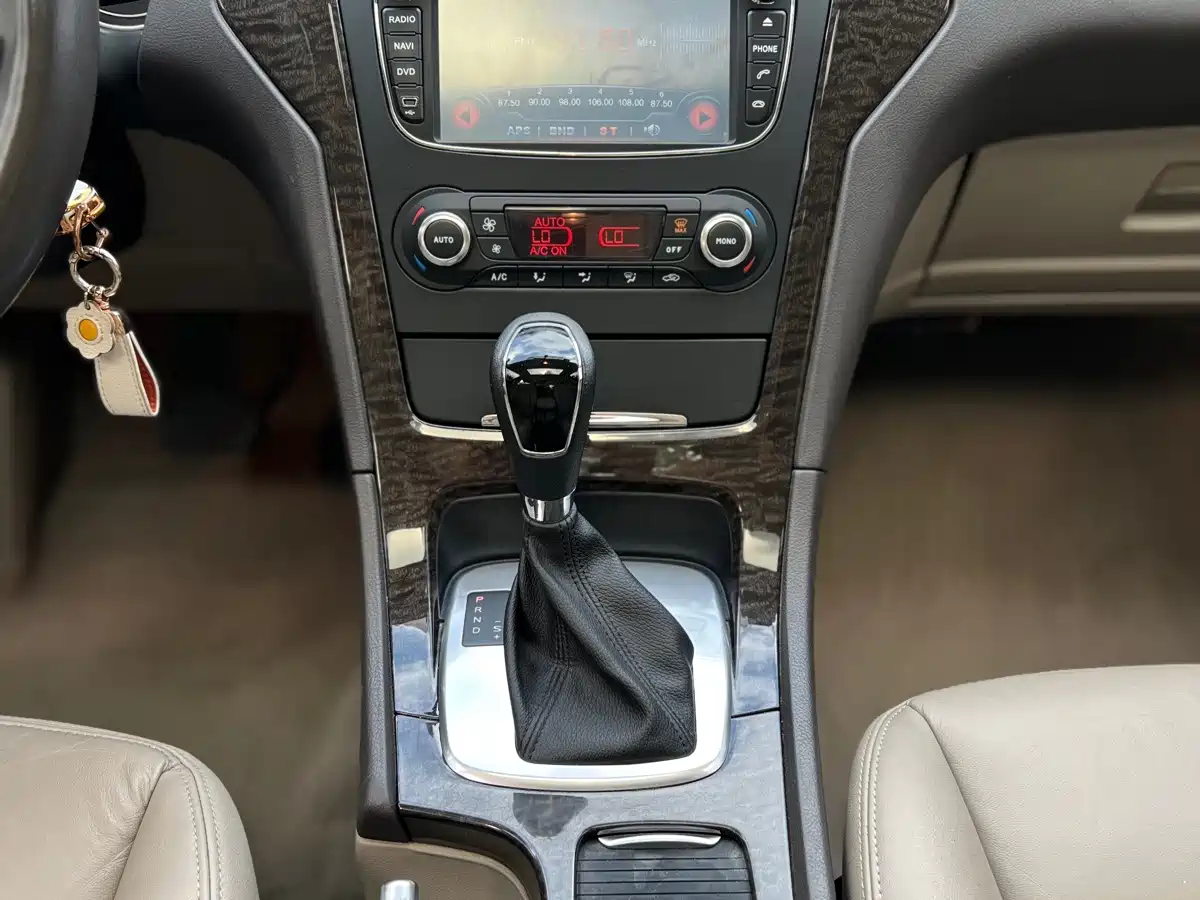 Ford Mondeo Zhisheng 2013 2011 2.0L GTDi200 Fashion