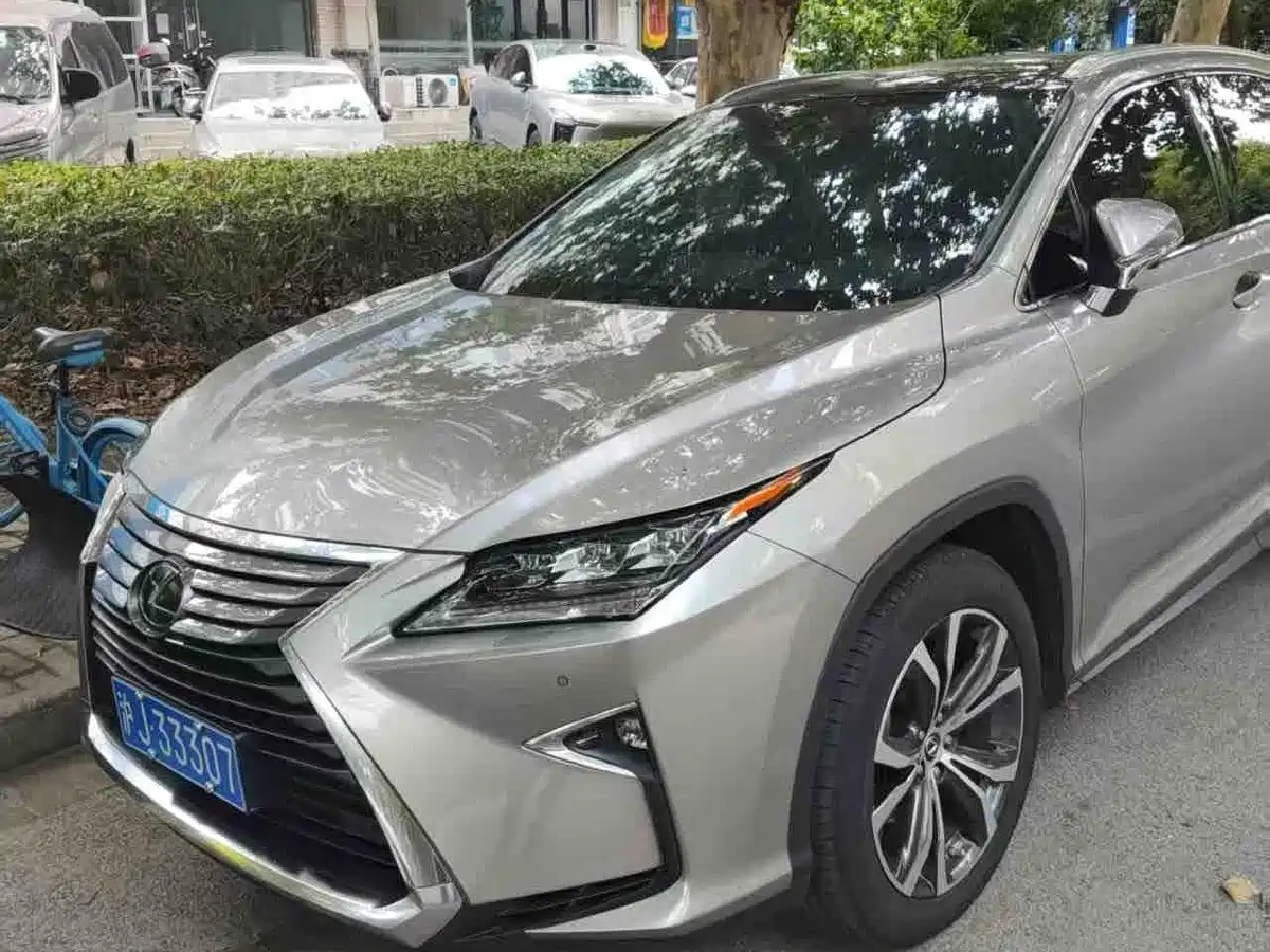 Фото 2 - Lexus RX
