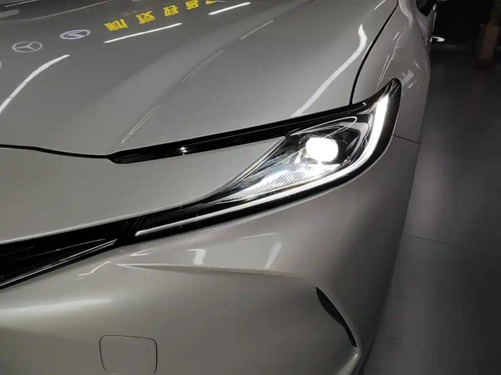 Toyota Camry 2025 2024 Hybrid 2.0HGVP Luxury Edition