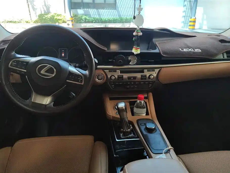 Lexus ES 2015 200 Elite Edition фото 12