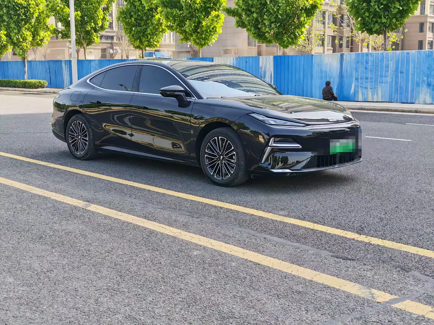 Geely Galaxy Galaxy Xingyao 8 2025 Model 130km EM-i Flagship Edition фото 3