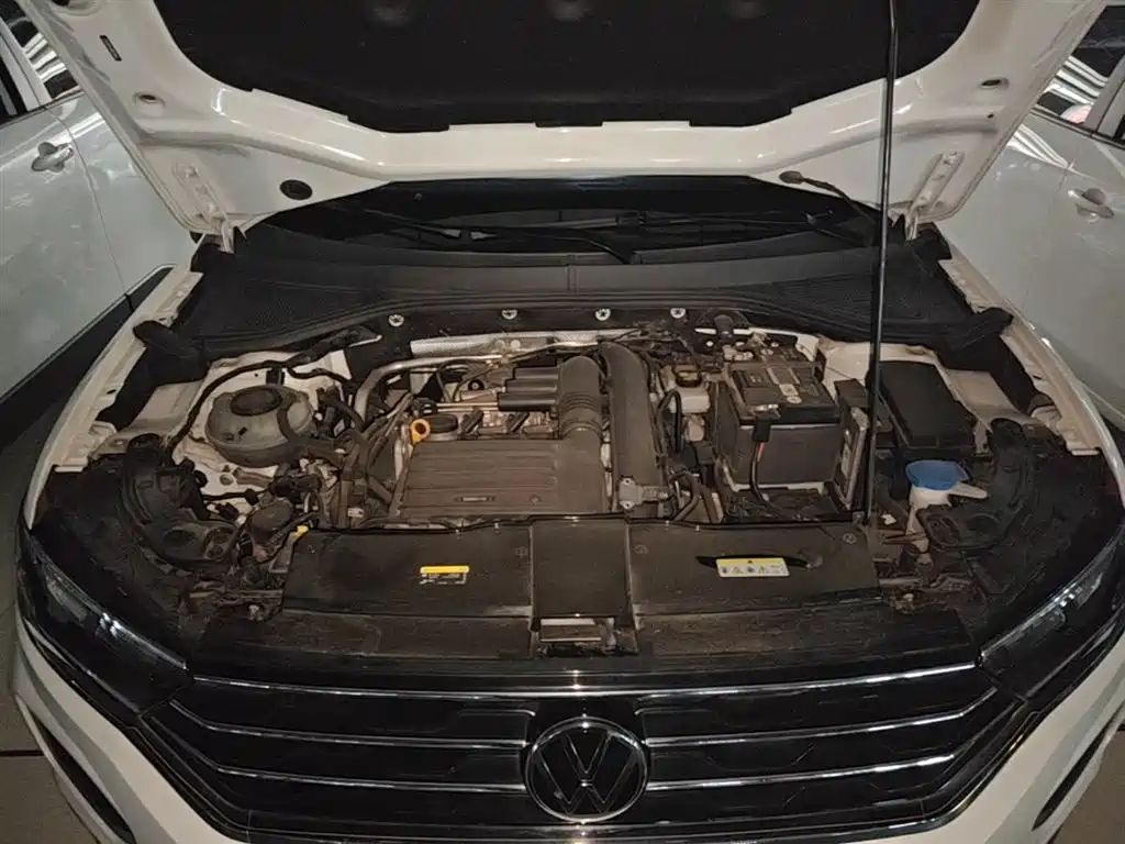 VOLKSWAGEN T-ROC EXPLORING SONGS