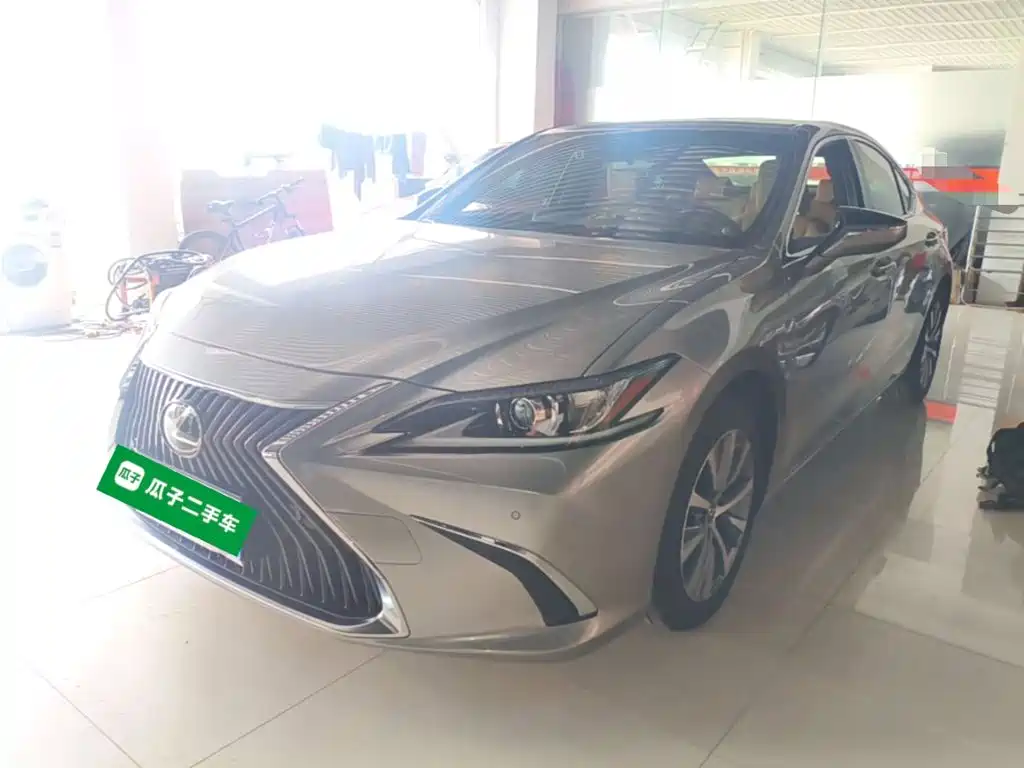 Фото 2 - Lexus ES