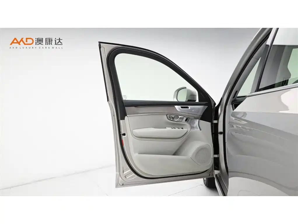 VOLVO XC90 PLUG IN HYBRID