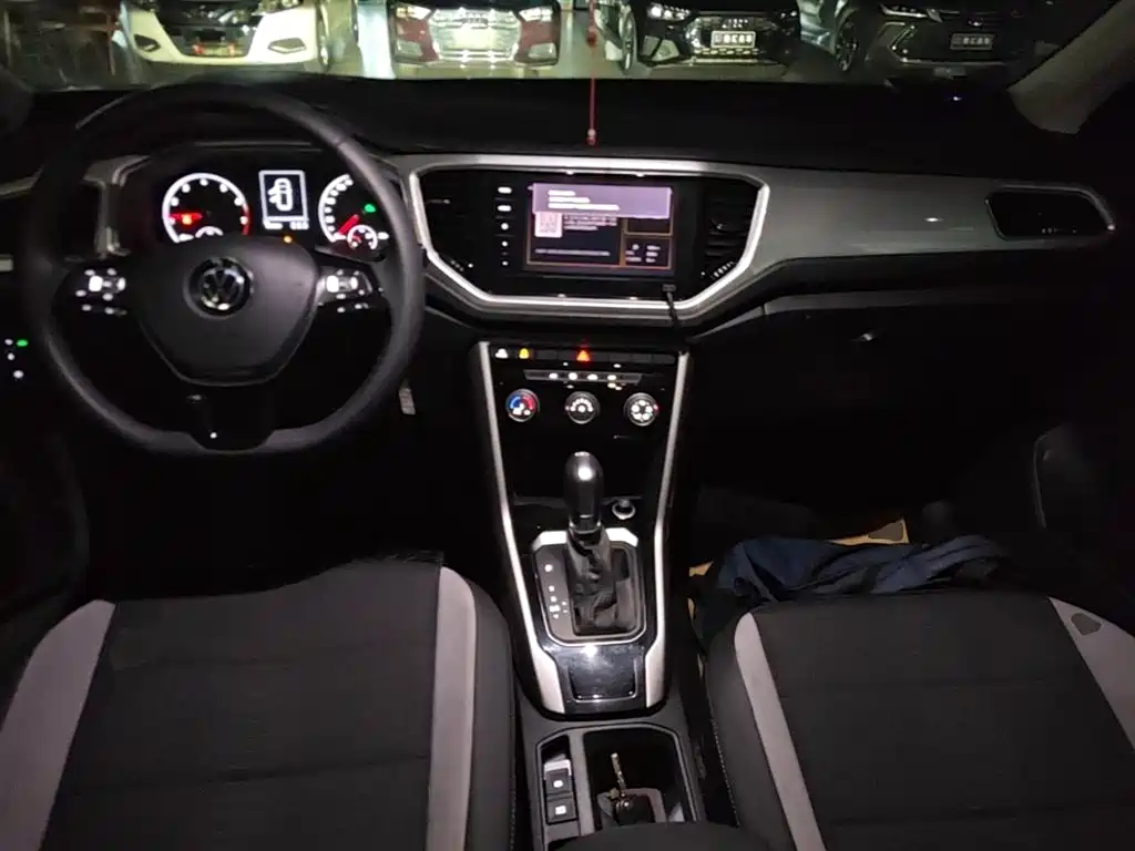 VOLKSWAGEN T-ROC EXPLORING SONGS
