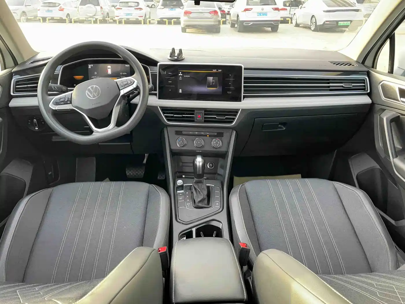 Volkswagen Tiguan L 2022 330TSI Automatic 2WD Comfort Edition фото 12