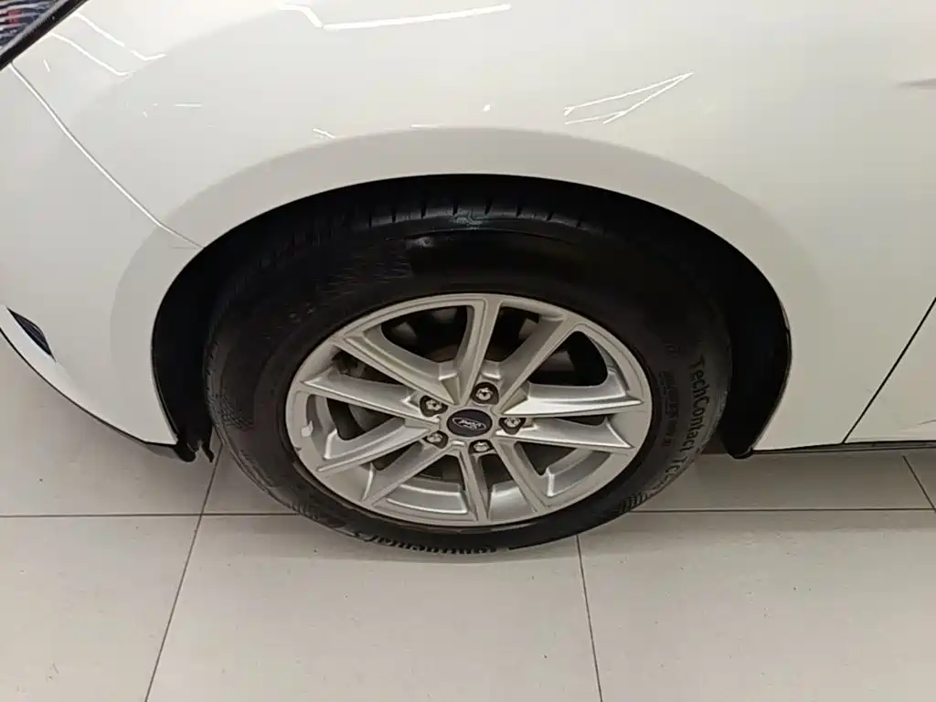 Фото 23 - Ford Focus