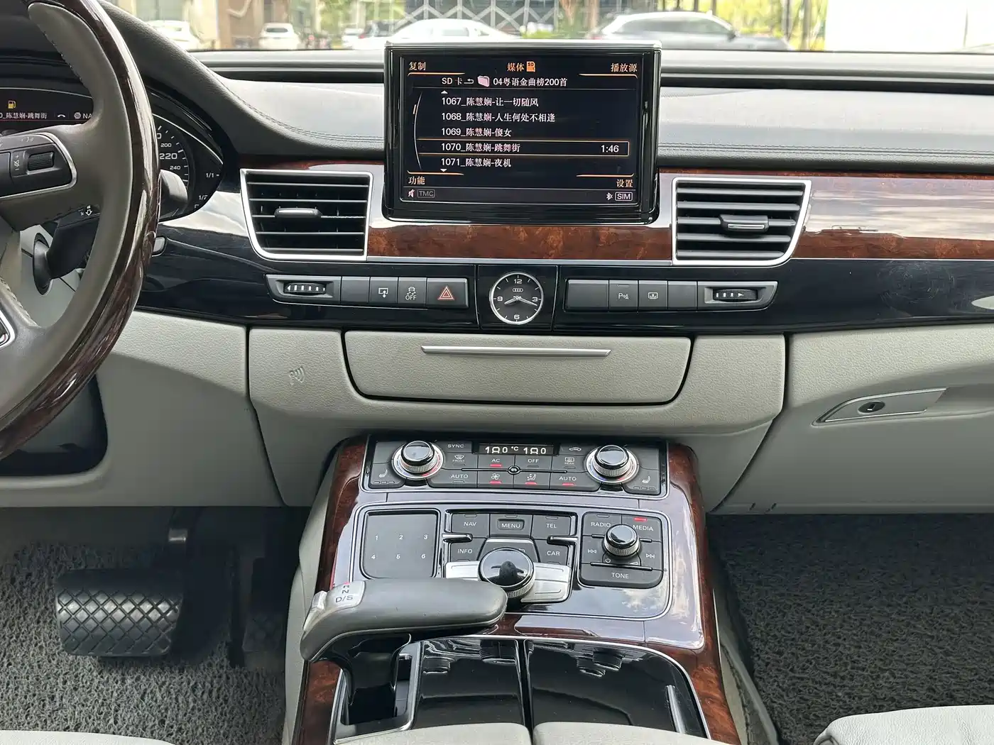 Фото 5 - Audi A8