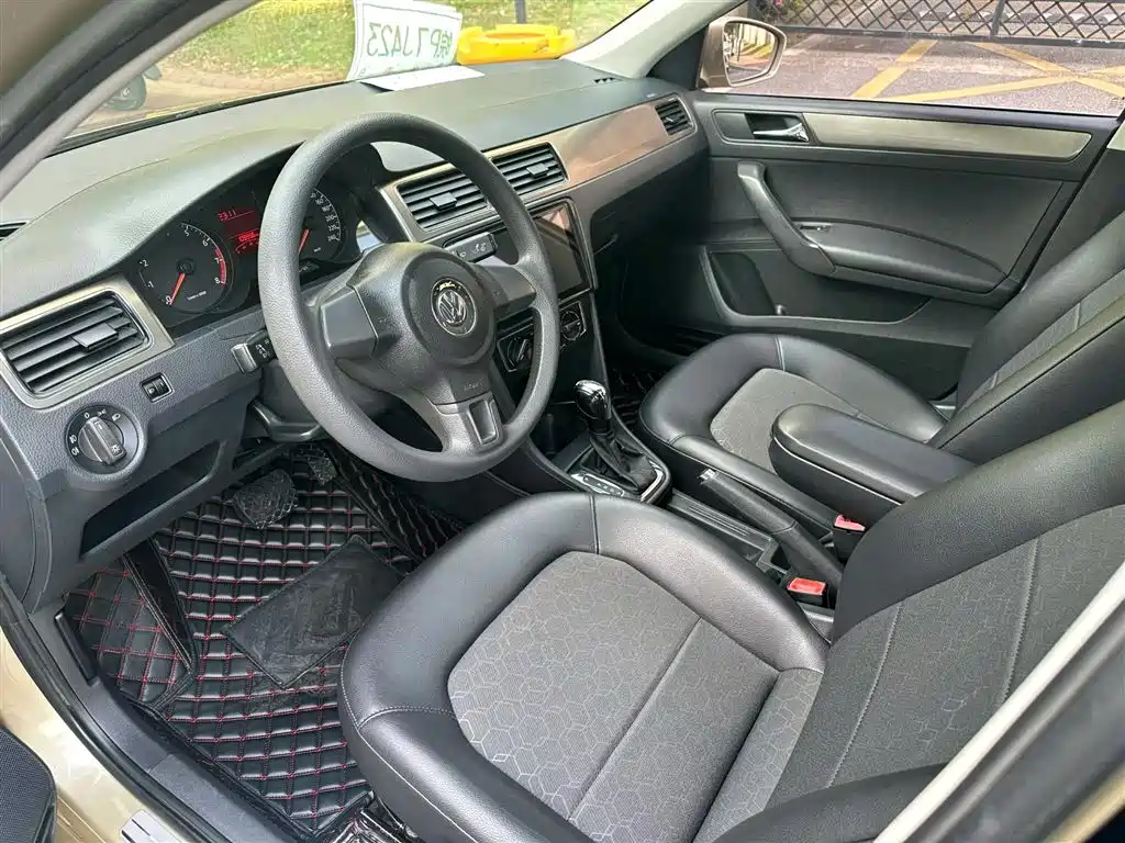 Volkswagen Santana 2015 1.6L Automatic Premium Edition фото 4
