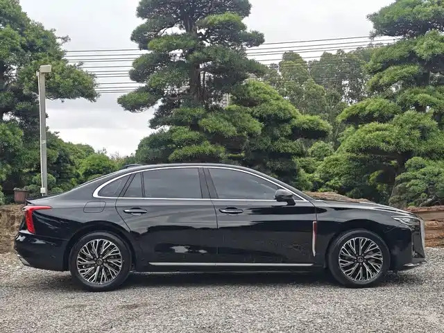 Hongqi H5 2025 2.0T Automatic Flag Celebration 500,000 Units Anniversary Edition — фото 5