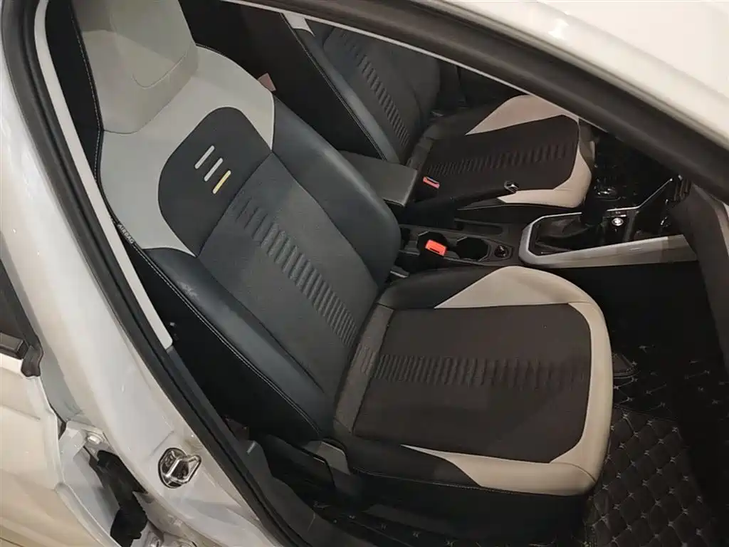 Volkswagen Polo 2021 Plus 1.5L Automatic Colorful Tech Edition фото 25