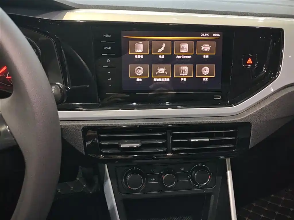 Volkswagen Polo 2021 Plus 1.5L Automatic Colorful Tech Edition фото 13