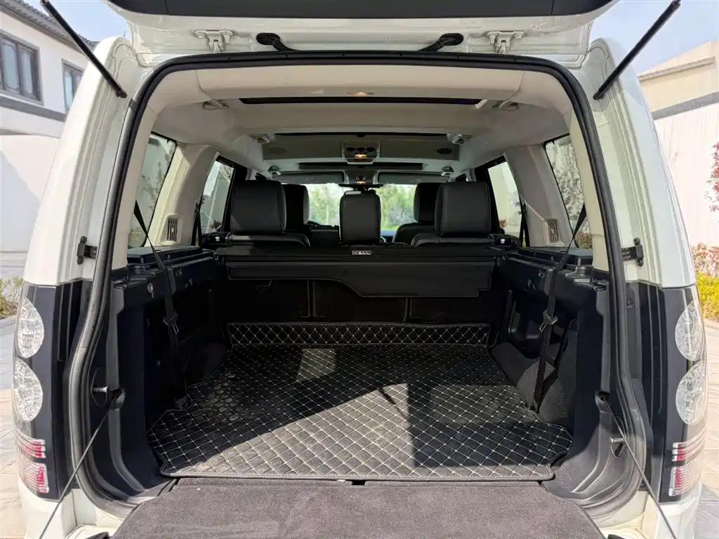 Land Rover Discovery 2015 3.0 SDV6 HSE Diesel фото 37