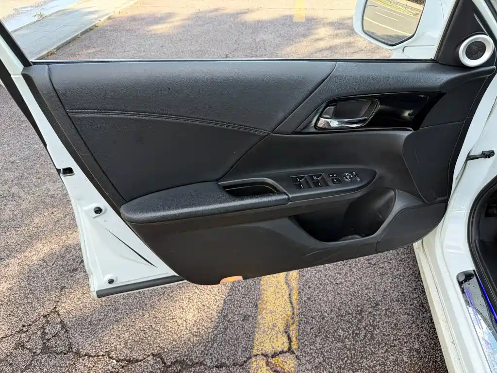 Фото 6 - Honda Accord