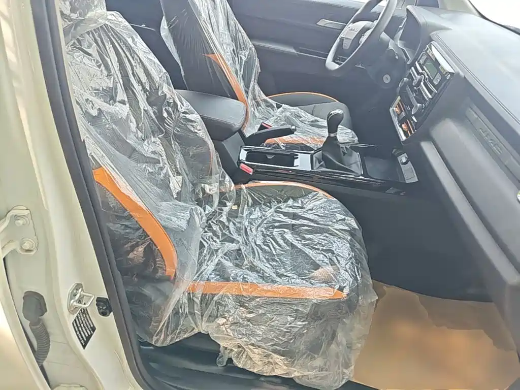 Jiangling Baodian 2025 2025 Model 2.5T Manual Diesel 4WD Long Wheelbase Flatbed