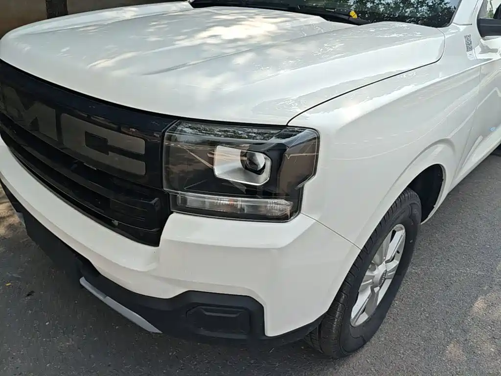 Jiangling Baodian 2025 2025 Model 2.5T Manual Diesel 4WD Long Wheelbase Flatbed