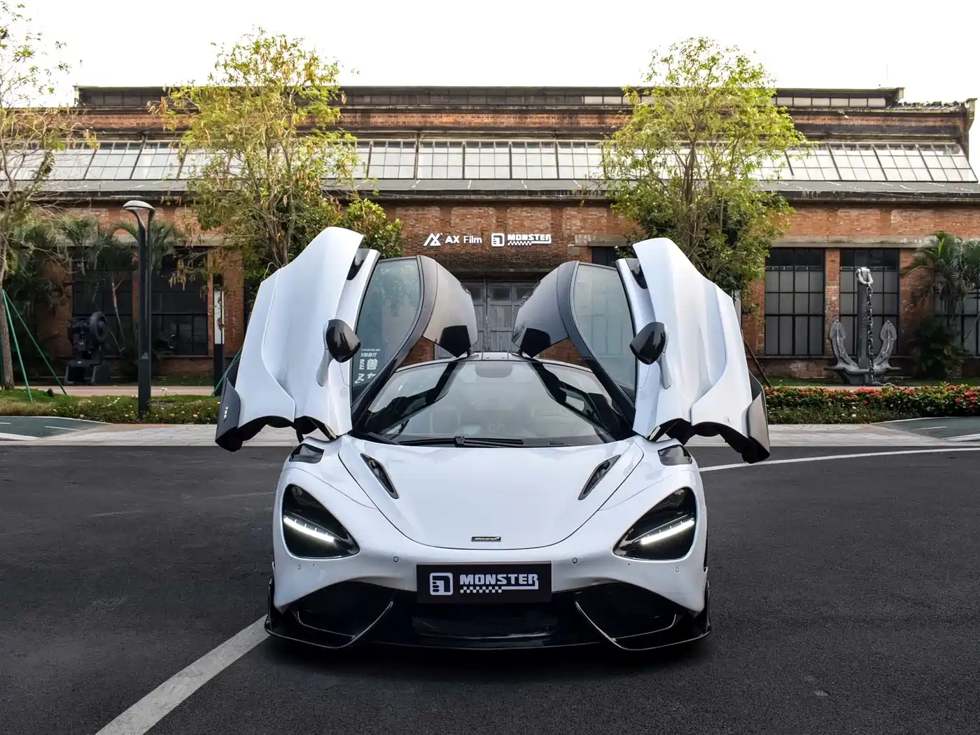 McLaren 720S 2019 4.0T Coupe фото 2