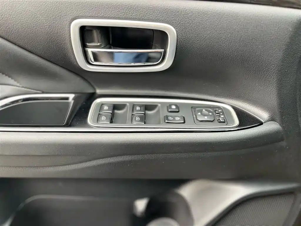 Mitsubishi Outlander 2020 2.0L 2WD Premium 5-seater фото 20