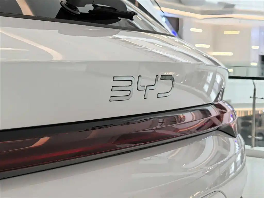BYD Song PLUS PHEV 2025 DM-i Smart Driving Edition 112KM Honor фото 12