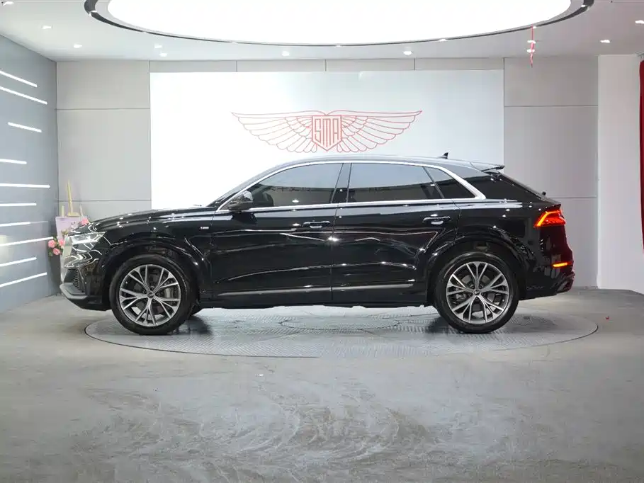 Audi Q8 2022 55 TFSI Luxury Dynamic фото 4