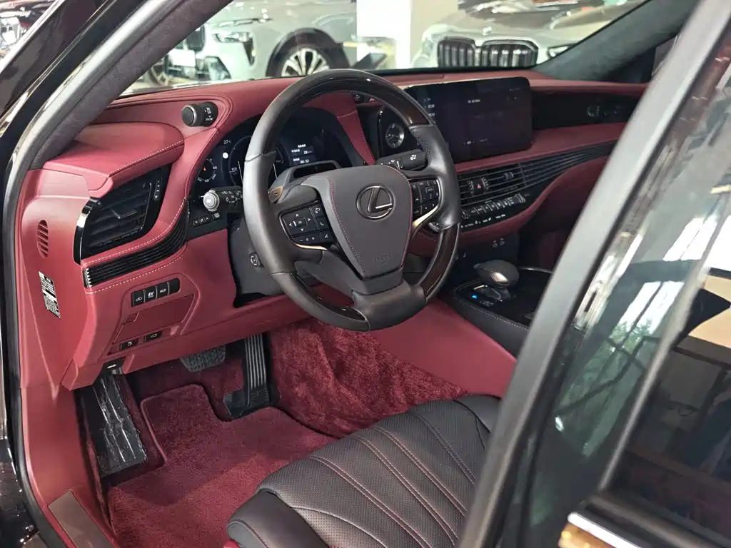 Фото 21 - Lexus LS
